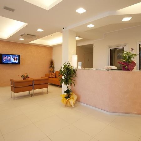 Residence Perla Misano Adriatico Kültér fotó